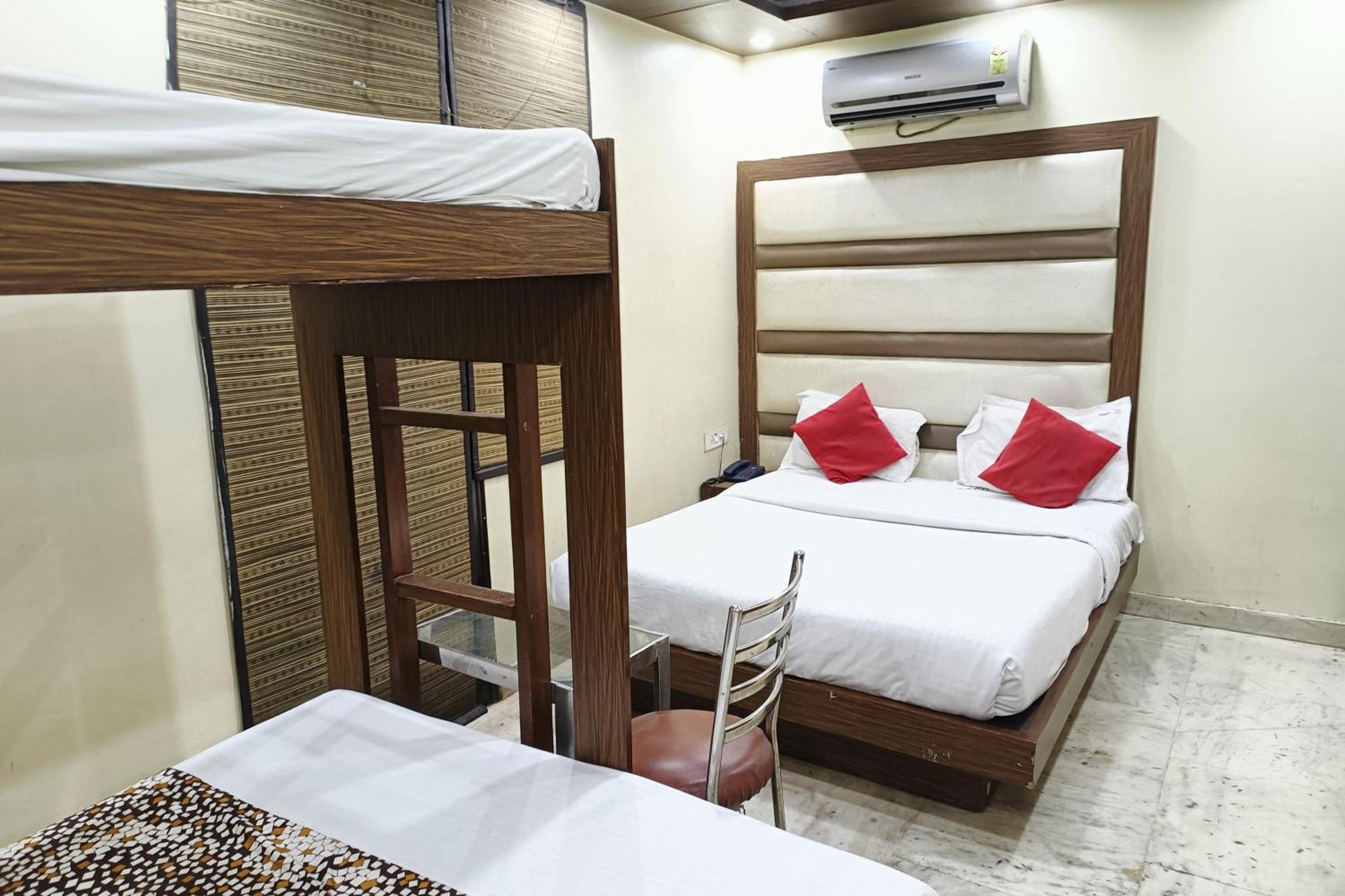 Spot Inn Hostel New Delhi Exteriör bild